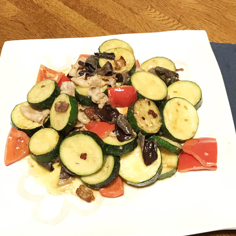 きくらげとズッキーニ
